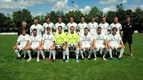1. Reihe von links: Christian Eberhardt, Peter Mrugalla, Michael Herrmann, Thomas Klaus, Irnes Husic, Pascal Bauer, Oliver Döring, Benedikt Schraud
2. Reihe von links: Bernhard Weigand (Betreuer), Gerhard Klotsch (Spielleiter), Markus Schamberger, Philipp Kutzenberger, Axel Zehnder, Frederik Weiß, Sascha Cäsar, Alexander Krüger, Dustin Höppner, Carsten Weiß (Trainer)