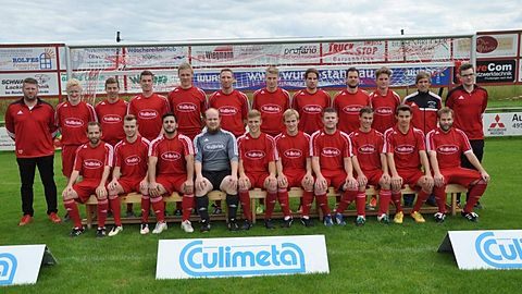 Oben von links nach rechts: Trainer Mike Eismann, Henrik Alswede (Mittelfeld), Simon Küthe (Mittelfeld), Jakob Escher (Abwehr), Christoph Südbeck (Mittelfeld), Sven Vossbrink (Abwehr), Alexander Geers (Mittelfeld), Michel Trienen (Mittelfeld), Julian Göwert (Abwehr), Jasper Rupietta (Abwehr), Manuel Kröger (Abwehr), Betreuer Pascal Wöllgens 

Unten von links nach rechts: Matthias Peters (Abwehr), Christoph Siesenis (Mittelfeld), Daniel Knuth (Sturm), Christoph Gorselitz (Tor), Christoph von der Haar (Abwehr), Benjamin Ludden (Mittelfeld), Waldemar Wambold (Abwehr), Julian Knop (Mittelfeld), Fabian Boße (Abwehr), Alexander Peters (Mittelfeld) 

Es fehlen: Luka Reinke (Abwehr), Patrick Beinke (Mittelfeld), Otto Fehl (Sturm), Arne Alswede (Abwehr)