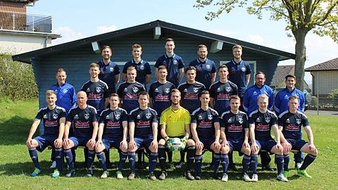 h.v.l.n.r.: Hendrik Spangenberg, Sören Brinkmann, Lukas Minkler, Heiko Krug, Janik Brinkmann
m.v.l.n.r.: Trainer Hannes Alter, Mike Lengemann, Nicolai Jabornig, Florian Egbers, Niklas Thierbach, Felix Mertsch, Betreuer Philipp Klitsch, Co-Trainer Christoph Grunewald
v.v.l.n.r.: Steffen Koch, Michael Martin, Philipp Göttig, Christopher Linke, Nico Theiß, Jonas Kühn, Robin Schalles, Robin Zadach, Andre Strippel