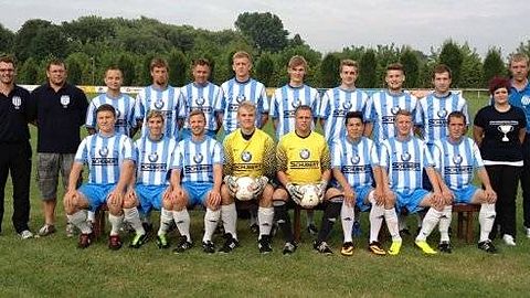 hintere Reihe von links: Trainer Marco Wagner, Co-Trainer Lars Hanisch, Fabian Dilge, Torsten Herbst, Lars Buchholz, Robert Jäger, Christian Reimann, Marcus Behrens, Daniel Brunke, Daniel Dräger, Physiotherapeutin Franziska Schulze, Betreuer Andreas Beusse 
vordere Reihe von links: Robert Köhler, Philipp Charwat, Martin Schrader, Torhüter Philipp Beisch, Torhüter Sebastian Sievers, Dennis Gumprecht, Julius Kreft, René Jahn
es fehlen: Pressesprecher Stefan Grimbach, Sebastian Stadler, Alexander Burghardt, Ralf Jaffke, Robert Dreyer, Daniel Frick