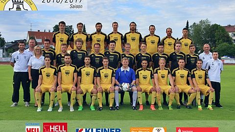 Obere Reihe (v.l.): Kugelmann Tobias, Baur Tobias, Thamm Holger, Wissigkeit Christoph, Yörür Ferhan, Kunze Oliver, Moser Andreas, Menhofer Hannes
Mittlere Reihe (v.l.): Deigendesch Benedikt, Spendel Mario (Torspieler-Trainer), Bauer Ilse (Abteilungsleiterin komm.), Neuberger Robert, Martin Jurji, Keppeler Stefan, Weber Manuel, Haugg Kevin, Iwainski Kevin, Münch Hermann, Özciftci Can, Ganswind Daniel, Gavran Marijo, Henneberg Marco (Trainer), Räth Thomas (Betreuer 2. Mannschaft)
Untere Reihe (v.l.): Wölfle Tom, Kerler Thomas, Schulz Riccardo, Rogg Daniel, Eckers Dominik, Salkut Tayfun, Wesseli Gottfried, Hovanjek Tobias, Schuch Julian
Auf dem Bild fehlen: Guggenberger Stefan (Betreuer 1. Mannschaft), Ploß Lukas, De Paly Hannes, Brugger Tobias, Feger Roman, Hefele Marko, Halilovic Adis, Bartenschlager Stefan, Hildisch Florian, Biberger Sebastian, Esser Robin, Esser Patrik, Ende Stefan, Matus Viktor, Hacker Tim, Kawan Elias, Beigl Christian, Beigl Tobias, Fratzky Jan, Hacker Jonas