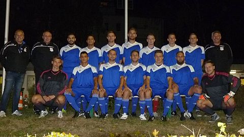 stehend v.l.Harald Briege,Torwarttrainer Michael Brüsewitz,Samet Gözükara,Hischam el Hachach,Roger Büttner,Nils Lehmann,Marcel Barduhn,Pierre Henkel,Joel Zerbe,Trainer Carsten Cappelle...
vorne:Lucas Bittighofer,Ömür Kemanci,Michael Wolynski,Riccardo Donatelli,Aleander Lebeck,Bodo Längert,Roman Große...