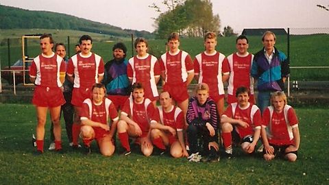 Harald Löber, Peter Rißler, Andreas Paeplow, Andreas Keller, Michael Kuchenbecker, Fred Schaumburg, Thomas Bräutigam, Uwe Schaumburg, Harald Münch. Unten: Andreas Kruck, Thomas Becker, Bernd Pflüger, Jürgen Kleinhans, Kurt Becker, Markus Hilberg.