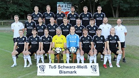 Hinten, von links: Robin Kroschel, Christopher Schreiber, Marten Lange, Rayk Eßmann, Alexander Mayer, Ole Wöllmann.
Mitte, von links: Trainer Florian Knoblich, Ansgar Gille, Tim Hohmann, Jacob Damker, Frederik Mauer, Oleksandr Cherchenko, André Marenin, Sportlicher Leiter Martin Nahrendorf, Co-Trainer Michael Metzger.
Vorne, von links: Hannes Tietz, Lars Kujawski, Lennard Scherer, Niklas Kannenberg, Bohdan Varenyk, Oscar Voigt, Denys Rudiuk, Timon Motejat.
Es fehlen: Aleksejs Buksovs, Finn Schmundt, Stanislav Filatov und Betreuerin Bea Knoblich.