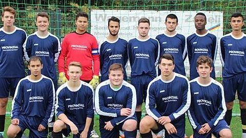 v.l.o. Leon Grabiak, Felix Blossey, Hisham Dib, Arianit Kryeziu, Lirim Berisha, Cemal Akin, Exi Muanda, Omer Daour
v.l.u Othman, Alexander Beckmann, Agron Zabeli, Matteo Koppka, Henri Can Hofmann
Es fehlen: Max Richter, Kelvin Amoa, Til Pommer, Mike Strach, Luke Grünberger,