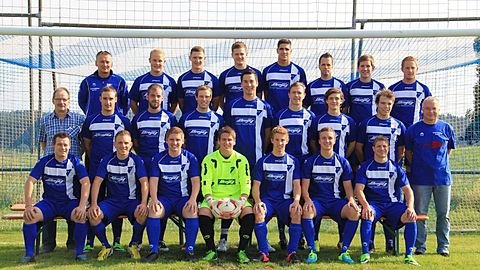 Obere Reihe v.l.: Trainer Dragan Ljubic, Manuel Blocher, Patrick Butz, Dennis Dreher, Marco Grüttner, Tobias Perchthaler, Kai Schorer, Sascha Blocher.
Mittlere Reihe v.l.: Vorstand Gerhard Kleiner, Daniel Hafner-Degen, Benjamin Kleiner, Samuel Haasis, Marc Ziegler (nicht mehr im Kader), Heiko Klaiber, Marvin Dett, Jens Albrecht, 2. Vorstand Jürgen Rohn.
Untere Reihe v.l.: Jochen Mattes, Benjamin Drescher, Manuel Drescher, Markus Schreijäg, Johannes Knaus, André Knaus, Timo Klostermann.