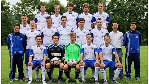 Hintere Reihe von links:
Wolfgang Kiefer, Vincenzo Alfonso, Stefan Maier, Philipp Weiler, Thomas Grandy
Mittlere Reihe von links:
Co. Trainer Marvin Weber, Fabian Grafmüller, Refal Schumacher, Lorenz Lang, Andreas Müller, Philipp Bordne, Christian Keller,Sponsor Nils Bundrock, Trainer Egemen Atilgan
Vordere Reihe von links:
Philipp König, Dennis Nopper, Manuel Lewandowski, Simon Jöslin, Tobias Lühring
Es fehlen:
Daniel Peick, Jonas Pranzas, Sebastian Schaub, Jannik Hoffmann, Ralf Leonhardt, Tobias Bach, Thomas Nägele ( Betreuer )