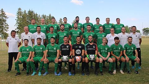 hinten v.l. - Martin Sach, Jonas Uhl, Jannik Bosch, Ralf Werner, Welat Pamukcu, Daniel Lindenmaier, Jens Stöckle, Tobias Schurr, Christian Drechsler

mitte v.l. TW Trainer Norbert Ischinger, Betreuer Wolfgang Friedrich, Trainer Gabriel Friedrich, Max Bollinger, Peter Albert, Timo Bemsel, Robin Eitele, Paul Barth, Pysio Katrin Steck, Trainer 2. Mannschaft Timo Häußler, Trainer Imran Karaman

vorne v.l. Yasin Yalcinkaya, Marco Cirak, Fatih Kaplan, Kai Lindenmaier, Nico Kitzberger, Tobias Hager, Matthias Hillebrand, Atakan Özbek, Fabian Barth