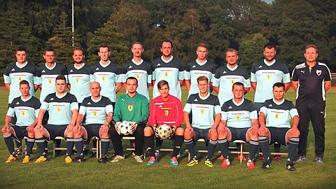 Von Links oben: Patrick Mikowski, Peter Grim, Jannick Hellwig, Oliver Hahn, Matthias Pagel, Nikolai Henkel, Leonard Onesseit, Daniel Kordyla, Nils Pauper, Trainer Matthias Stolle.

Von Links unten: Nils Kaap, Luca Bahra, Dany Tholke, Jutana Möhring, Fabian Kairat, Maurice Lautner, Maik Pankrath, Markus Kieck