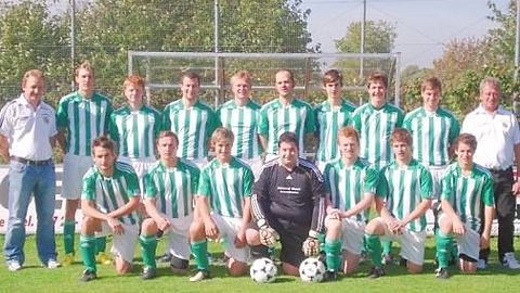 Stehend von links: Rieger Thomas (Trainer), Westenhuber Thorsten, Göblmeier Thomas, Stadler Simon, Sommerstorfer Johannes, Sassmann Anton, Stadler Johannes, Nestler Sebastian, Berghammer Markus, Wiesmeier Konrad (Betreuer)
knieend von links: Maier Christian, Lohr Johann, Eckbauer Christoph, Weichselgartner Michael, Göblmeier Martin, Goemmel Bernhard, Wiesmeier Christoph