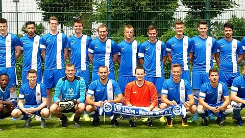 hintere Reihe: Betreuer Bernd Montag, 1.Vorsitzender Rene Luchte, Marcel Fischer, Marius Moll, Nabil Mahroug, Jonas Hegger, Malte Grotenrath, Andreas Kessler, Marcel Vojnic, Andre Pagen, Kevin Montag, Calvin Plum, Aykut Coskun, Jürgen Schnober, Co-Trainer Andreas Kusmierz, Trainer Axel Müller
knieend: Kevin Onaiwu, Daniel Simon, Tim Steffens, Zvonko Busak, Kevin Lang, Tim Hofmann, Tom Tylicki, Manuel Pietzsch, Marco Umlauft
es fehlt: Marvin Schüller