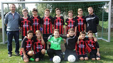 hinten v.l.n.r.: Trainer Gerhard Ettenreich, Aaron Schönacher, Moritz Beck, Lukas Wenger, Gabriel Mayr, Lukas Partzsch, Max Fieber, Trainer Martin Fieber
vorne v.l.n.r.: Louis Gschwender, Niklas Mühlpointner, Johannes Kahl, Maximilian Bittl, Lukas Schoder, Florian Ettenreich