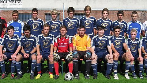 von links stehend: TR Ksionzek Ewald, Peukert Patrick, Grassl Sebastian, Schiller Jürgen, Thurnherr Dominik, Hanner Manuel, Schuster Florian, Holzfurtner Johann, Gschwendtner Manuel, TR Mittermeier Roland
sitzend von links: Geiger Florian, Grimm Patrick, Soysal Melih, Pelzer Yannick, Heilmeier Christian, Schiller Felix, Lygus Alexander, Heinrichsdobler Thomas, Winklbauer Marco, Eckmüller Alexander