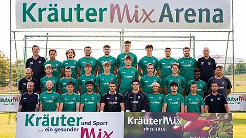 Hintere Reihe (von links):
Physiotherapeut Detlef Müller, Bartu Dikmen, Benjamin Desic, Max Hillenbrand, Pascal Henninger, Nils Kuß, Franz Arens, Jonas Enzmann, Niklas Henninger, Torwarttrainer Timo Katzenberger

Mittlere Reihe (von links):
Betreuer Thomas Gundelach, Marcello Operskalski, Steffen Barthel, Finn Körger, Levin Körger, Constantin Kleuker, Michael Herrmann, Linus Grill, Yasir Aldijawi, Trainer Thorsten Götzelmann

Vordere Reihe (von links):
Athletiktrainer Achim Kaufmann, Tizian Hümmer, Matthias Wächter, Hannes Bauer, Felix Reusch, Jayden Janda, Piet Scheurer, Justus Ronge, Muhammed Ali Kapukiran, Co-Trainer Sven Wenzel

Es fehlen:
Adrian Dußler, Osama Alawami