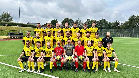 (h.R.v.l.): Alexander Kast, Marek Breuer, Marvin Haas, Marcel Goffart, Dustin Schrade, Andy Breuer, Geron Breuer
(m.R.v.l.): Stefan Offermann, Tommy Wergen, Christoph Deuster, Jonas Schlepütz, Jannik Meier, Jonas Krämer, Stefan Boltersdorf, Yannick Braun, Cheftrainer Michel Görtz
(v.R.v.l.): Thomas Offermann, Mateusz Kiczka, Andreas Frings, Andy Kayser, Alex Wirtz, Tim Breuer, Leon Dartenne, Jano Nießen, Basti Hallmanns Es fehlen: Pascal Naas, Hendrik Naas, Jan Luca Breuer