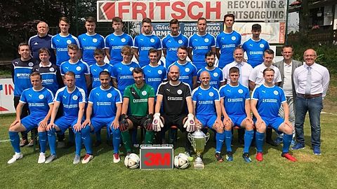 hinten Links: TW-Trainer Renke H., Roth K., Friedl F., Hochholzer F., Schnellinger M., Scheidl M., Jurkovic D., Böck D., Karympov A.,
mitte: Betreuer Steininger M., Masseur Kopp R., Gruschka P., Wenig K., Kuhbandner J., Gonschior F., Arndt M., ….., 
Vorstand-Fußball Scheidler R., U19 Trainer Sammer D., Sportlicher Leiter Bergmann U., Trainer Bayer G.,
vorne: Greif A., Schuch M., Ayvaz M., Theiss N., Knobling M., Bytyqi B., Petrovic I., Co-Trainer Herger P.,
es fehlt:  Weikensdorfer B., Petrovic M., Brikic M., Kozomora M., Plavsic B., Vlade T.,