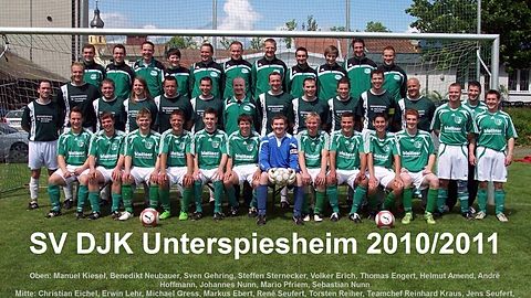 SV DJK Unterspiesheim : Bezirksliga Unterfranken 2 / Saison 2010/2011

Oben: Manuel Kiesel, Benedikt Neubauer, Sven Gehring, Steffen Sternecker, Volker Erich, Thomas Engert, Helmut Amend, André Hoffmann, Johannes Nunn, Mario Pfriem, Sebastian Nunn
Mitte: Christian Eichel, Erwin Lehr, Michael Gress, Markus Ebert, René Seufert, Torsten Reiher, Teamchef Reinhard Kraus, Jens Seufert, Sebastian Friedl, Tobias Köhler, Daniel Friedrich, Jochen Misselwitz, Nico Angermüller, Dieter Pfriem, Sebastian Brendler
vorne: Udo Mauer, Christian Bönig, Thomas Wiehl, Thomas Schanz, Christoph Pickel, Andreas Brendler, Andreas Bauer, Jörg Reis, Alexander Heim, Michael Köberlein, Sebastian Mai
Es fehlen: Norbert Scherpf, Florian Blattner, Manuel Haupt, Johannes Brendler, Manuel Kiesel, Florian Wieland