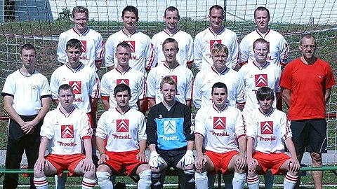 HINTEN VON LINKS: Sebastian Hörauf, Andreas Pietsch, Michael Bethge, Kai Wannagat, Alexander Henschel, MITTE VON LINKS: Betreuer Mirko Sobeck, Tobias Pietsch, Lars Wannagat, Tobias Bombach, Oliver Mank, Matthias Nielsen, Trainer Ralf Ronneburg, VORNE VON LINKS: Maik Schnürer, Robert Pogosian, Fritz-Martin Eggert, Frank Bergmann, Mirko Schäfer