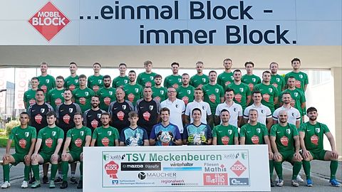 V.l.n.r. 4. Reihe: Niclas Springer, Alessandro Tschirdewahn, Vincent Becker, Manuel Schmitt, Fabian Walser, Jonas Fischer, Jonas Weishaupt, Matteo Kienle, Niklas Marschall, Dennis Reizner, Niklas Arndt
3. Reihe: Tim Schmitt, Hendrik Hinze, Kilian Rombach, Ahmad Yosef, Marco Serratore, Fabian Kreuzer, Sinan Altintas, Markus Wörner, Moritz Boos, Philipp Jonasson, Maylo Herrling
2. Reihe: Andreas Enz (Trainer 3. Mannschaft), Alexander Grill (Trainer 2. Mannschaft), Niko Bochno (Co-Trainer 1. Mannschaft), Steve Reger (Trainer 1. Mannschaft), Frank Schraivogel (Torwarttrainer), Uwe Mathis (Abteilungsleiter Fußball), Thomas Reutlinger (Abteilungsleiter Aktive), Jan Mathis (Sportlicher Leiter), Marco Gehring (Teammanager), Nils Kautt (Abteilungsleiter Aktive)
1. Reihe: Felix Stöckler, Florian Veeser, Lucas Veeser, Niels Jansen, Benedikt Schraivogel, Gabriel Deutelmoser, Yannick Keckeisen, Patrik Müller, Fabian Müller, Marcel Fugel, Ben Brendle