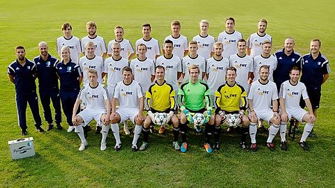 Hinrunde Saison 2015/16

Hintere Reihe v.l.n.r.:
Tobias Wolfram, Tim Bolte, Tim Czekay, Arda Dülek, Marc Reichel, Maximilian Hinz, Daniel Anton, Kilian Karpe 

Mittlere Reihe v.l.n.r.:                       
Steve Georges (Trainer), Nils Haese (Co-Trainer), Julia Hildebrandt (Physiotherapeutin), Tim Lück, Ringo Kretzschmar, Denis Rolke, Pablo Iles Cruz, Tobias Lindner, Garry Heyse, Oliver Mertins, Maximilian Ladewig, Kai Bohm (Teammanager), Holger Ohde (sportlicher Leiter) 

Vordere Reihe v.l.n.r.:
Benedikt Bundschuh, Stephan Ilausky, Timo Hampf, Christopher Ewest, Julius Meinhold, Robert Wenzel, Tom Hagel

Es fehlen: 
Sirko Neumann (Kapitän), Elton Makengo, Evan Rolke, David Jahdadic, Janek Bonasewicz, Reinhardt Günther (Mannschaftsbetreuer)