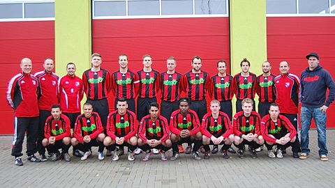 Stehend v. links: Stefan Schlebusch (Trainer), Stefan Hufen (Trainer), José Manuel Lloris Blanco, Sven Ratih, Meik Bodden, Matthias Rudat, Daniel Vutz, Aljoscha De Luca, Marius Mummereit, Sven Otterbein, Thomas Ogiewa, Marcin Baluch (Betreuer), Roman Winterstetter (Sponsor) / Kniend v. links: Moustapha Abou-Soueid, Mohammed Essarhiri, Harun Ülker, Stefan Krause, Christopher Yembo, Sebastian Djerdj, Steffen Müller, Gabriel Graeber