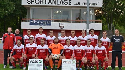 hintere Reihe von links: Jürgen Kreutzer, 2. Vorsitzender Harold Jedek, Kai Erfurth, Tim Behrendt, Thomas Ritter, Alexander Jedek, Nelson Winkler, Timo Frank, Alexander Laubscher, Christian Jedek, Trainer Volker Gerstel
vordere Reihe von links: Levent Taskin, Jonas Jakobi, Nils Dillmann, Tim Köhler, Kai Zundel, Gregor Neumann, Patrick Küchenmeister, Philipp Straub