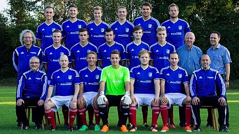 1. Reihe stehend: Unterreiner Felix, Kagerer Johannes, Schnauhuber Tim, Forster Stefan, Huber Johannes, Zaunseder Stephan

2. Reihe stehend: Co-Trainer Kotter Helmut, Marchner Maxi, Asbeck Marco, Joachimbauer Thomas, Siegert Matthias, Feilkas Angelo und die beiden Sponsoren vom Autohaus Pichlmeier

3. Reihe sitzend: Trainer Gumpendobler Günther, Huber Andreas, Lang Georg, Pfeffer Dominik, Unfried Dominik, Cecil Jakob, Co-Trainer Dorfner Christian
