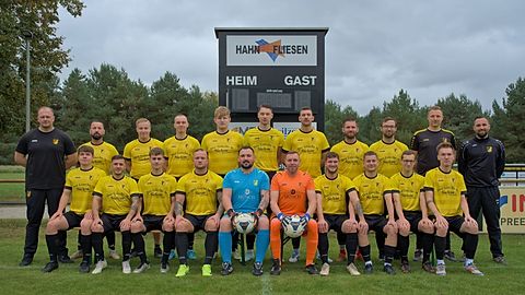 Obere Reihe von Links: Trainer F. Jordan, S. Koinzer, C. Belka, M. Albrecht, J. Heinze, J. Lange, D. Pieper, N. Miersch, M. Mahnhardt, Betreuer L. Schwarz, Betreuer P. Thomalla
Untere Reihe von links: J. Happich, H. Haber, E. Rose, E. Hübel, T. Hobracht, M. Weise, L. Blümel, R. Schulze, M. Böschow, N. Kunt