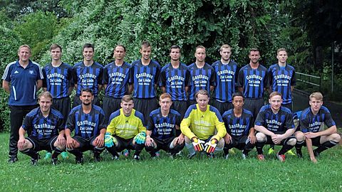 obere Reihe v.l.n.r.:
Trainer Adenheuer, Abels, Feka, Rein, Bremer, Henrichs, Hoffmans, Schuboth, Meester, Sterzenbach
untere Reihe v.l.n.r.:
Aufdermauer, Ük, Wiegand, Pohl, Himmelrath, Webers, Theisen, I. Bruns

Bild: Dieter Hombach / dihora