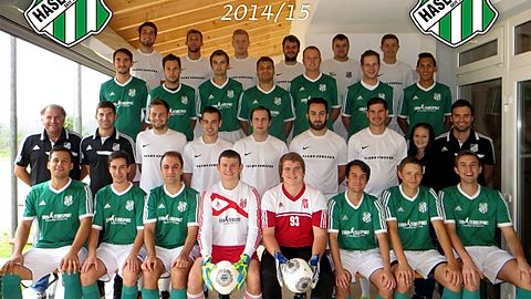 1.Reihe: Koller Daniel, Fürst Alexander, Mackie Timmy, Wagner Martin, Beck Christian, Fürst Michael, Königseder Sebastian, Sterner Michael
2.Reihe: Vorstand Lukes Christian, Abteilungsleiter Meszaros Markus, Hausner Rainer, Regner Josef, Roll Tobias, Löffler Peter, Wacker Markus, Betreuerin Höllrigl Marina, Spielertrainer Gastinger Andreas
3.Reihe: Dannecker Florian, Freund Christian, Kirchberger Sebastian, Anetsberger Thomas, Watzinger Alexander, Emmer Julian, Himpsl Ernesto
4.Reihe: Koller Benedikt, Stadler Daniel, Endl Andreas, Kirchberger Matthias, Enzinger Marco, Höllrigl Marco
Es fehlen: Rauch Raphael, Raster Daniel, Kirchberer Benjamin, Käser Manuel, Heller Felix, Reitberger Christian, Kaspeitzer Michael, Schauberger Manuel, Dutschke Manuel