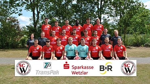 SCW U23
3. Reihe: Robert Cloos, Kilian Parson, Baris Uzun, Glodi Bebe, Justin Schweitzer, Paul Fiedler
2. Reihe: Massagetherapeutin Elona Schüller, Mannschaftsverantwortlicher Marcel Hanisch, Michael Preidt, Marius Glasauer, Felix Hörr, Fabian Bräuer, Javier Recio Perez, Co-Trainer Torben Höhn, Trainer Lukas Ferst
1. Reihe: Niko Ivanovic Lamarra, Samuel Recio, Leon Burkert, Wulf Appel, Paul Müller, Hannes Köhler, Dennis Hinz, Max Weber
Es fehlen: Moritz Weese, Manou Kümmel, Lasse Bergk, Gkampouris Konstantinos