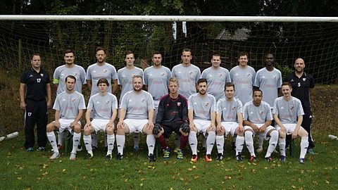FC Ostereistedt/Rhade III Saison 16/17
Hintere Reihe von links Spielertrainer Karsten Peters, Marvin Krieglsteiner, Torben Bootsmann, Milan Schlesselmann, Armando Schlesselmann, Daniel Martens, Mario Peters, Marc Pape, Ibrahim Kabbashi, Stefan Hinck
Vordere Reihe von links Fynn Willenbrock, Nils Eckhoff, Jan-Dirk Meyer, Clemens Meyer, Nils-Oliver Kraenke, Jonas Bars, Elie Kante, Kim Kerrutt