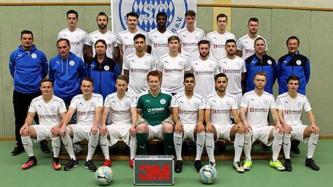 hinten links: Spikic J., Cabraja K., Friedl F., Nouhoum A., Rieder T., Reidel J., Arndt M.,
Mitte: Trainer Griesgraber T., Trainer Teschke C., Physiotherapeut Kopp R., Feicht P., Herger P., Lapper P., Kanca Ö., 2.Vorstand Scheidler R., Sportl. Leiter Bergmann U.,
unter links: Greif A., Tremmel F., Schuch M., Brunner S., Ricter N., Retzep S., Mühlberger Ch., Gonschior F.,
nicht auf dem Bild: Ayvaz M., Werneck S., Fries U., Marakovic K., Lemmer P., TW-Trainer Horn Ch., Fußball Vorstandsmitglieder Schiller W. und Klausnitzer A., Betreuer Anzinger A. und Steininger M.