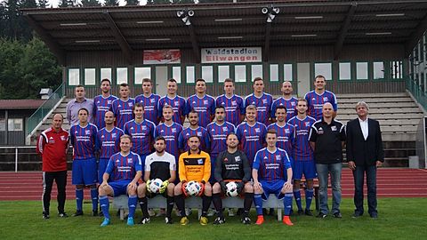 Obere Reihe von links: Schäfer Michael, Schmid Frieder, Nitsche Fabian, Burkart Lukas, Pfitzer Matthias, Pröll Denis, Schultes Fabian, Babbel Marco, Kraus Richard, Neugebauer Benedikt
Mittlere Reihe von links: Knecht Armin, Schultes Samuel, Kraus Peter, Pfitzer Steffen, Moschinsky Thomas, Trif Viorel Alin, Taher Jusef, Wenzel Benjamin, Häfele Christian, Blank Albert, Bantin Thomas, Wenzel Helmut
Untere Reihe von links: Lechner Peter, Krauß Daniel, Wildt Eduard, Wenninger Thomas, Hoffmann Andreas