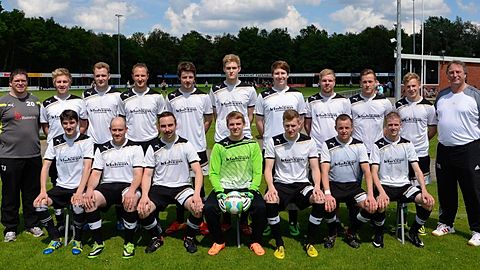 Obere Reihe: Thorsten Jongebloed (Betreuer), Julian Phillip, Frank Hanneken, Jan Zumdohme, Andreas Tammen, Matthis Nee, Kevin Schepers, Jan Sinnigen, Andre Deredas, Mirko Behrens, Heinz-Werner Lind (Trainer) 
Untere Reihe: Daniel van Achteren (Co-Trainer), Andre Brelage, Sven Galenski, Steffen Voß Dennis Voskuhl, Jens Freimuth, Robin Schomaker
Es fehlen: Christian Schröder, Alex Dillmann, Andre Voskuhl, Lars Pielage,Andre Wagner,Rene Terhalle