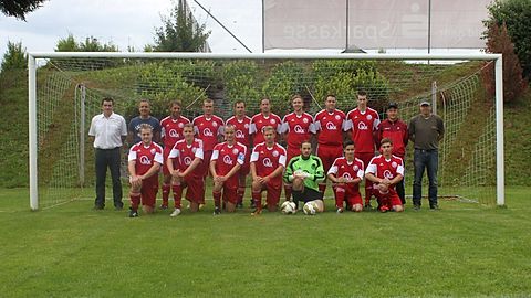 Hintere Reihe: Stefan Braunshausen, Thomas Repplinger, Ken Weber, David Opielski, Denis Schmitt, Holger Wincheringer, Marc Buchholz, Philipe Braunshausen, Jonathan Reinsbach, Johannes Maas, Johannes Philipps
Vordere Reihe: Daniel Wendt, Matthias Pf, Roman Legutko, Max Vogler, Frank Mossmann, David Levente Esztergar, Michael Spanier