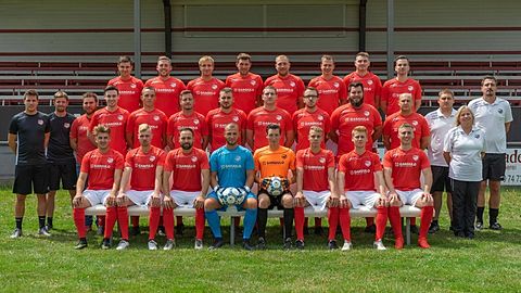 Oben links: Fabio Gargiulo, Florian Boll, Philmon Nill, Dennis Schlegel, Tobias Dreher, Paul Boos, Fabian Schmid, Max Maier
Links stehend: Trainer Dominik Laur, Trainer Werner Christoph Oelkuch, Sportlicher Leiter Björn Steimle, Raimund Hain, Matthias Adam, Jan Schwabe, Claudio Rago, Christian Mück, Patrick Sauter, Philipp Speidel, Alexander Senger, Betreuer Marko Schmid, Betreuerin Britta Schwabe, Co-Trainer Marko Filipovic
Links sitzend: Felix Gabriele, Colin Wessel, Lukas Rentschler, Pascal Textor, Markus Koch, Lukas Neth, Lars Schmid, Maximilian Boll