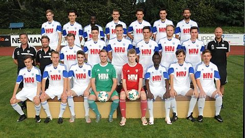 v.R.v.l.: Jay Ehmig, Andreas Lenz, Philipp Rießling, Dominik Schumann, Maurice Dünnebier, Amin Musah, Jonas Grundmann, Jonas Schönfelder
m.R.v.l.: Michael Klocke (Co-Trainer), Marko Still (Betreuer), Jonas Fischer, Lucas Friedrich, Jack Schubert, Hannes Schock, Erik Teege, Henryk Gottschalk, Marcel Probst (Trainer)
h.R.v.l.: Ronan Schönfelder, Lukas Engel, Ladji (Jay Jay) Sidibe, Wesley Hähre, Tom Saager, Phillip Winterhak, Carsten Madaus