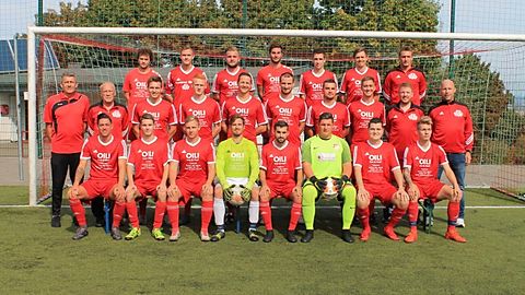 Untere Reihe (v.l.): Büsgen, Kill, Montenarh, Griebel, de Brito Nunes, Eger, A. Huthmacher, P. Klein
Mittlere Reihe (v.l.): Roosen (Betreuer), Czizewski (Trainer), F. Klein, Sturm, Fütterer, Kürten, Gerstenmeyer, Müller, Görres, Beu (Sportlicher Leiter)
Obere Reihe (v.l.) Kuckelkorn, Schilling, Michels, Berger, Fingerhut, Broja, Waschescio