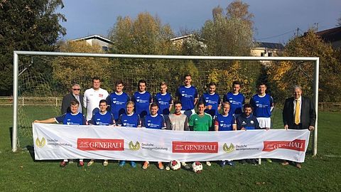 TSV Bobingen II Saison 2018/2019 A-Klasse Augsburg Süd:
stehend von links: Stellv. Vorsitzender TSV Bobingen Dieter Hentschel, Co-Trainer Matthias Vollmann, Lukas Lis, Burak Sirtkaya, Marco Weise, Andreas Häußler, Michael Vogt, Johannes Fuhrmann, Trainer Markus Heermeier, Walter Scholze (Sponsor des Trikotsatzes von der DVAG)
sitzend von links: Christoph Stiebert, Fabian Stadlmair, Tom Dankesreiter, Dominik Heckmann, Denni Köbler, Rudi Kugelmann, Stephan Rittel, Davide Gliemli