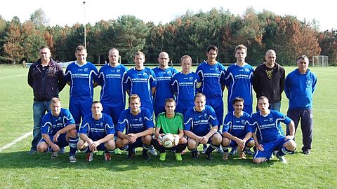 hinten v.l.: Mike Talaga, Marco Emrich, Randy Jakubitz, Marcel Vetter, Markus Apel, Mario Böttcher, Andre Behla, Michael Pöschick, Daniel Neugebauer, Roland Pohle
vorn v.l.: Enrico Peglow, Nico Schlodder, Alexander Niproschke, Simon Schmidt, Mario Hesse, Richard Hesse, Martin Bahr