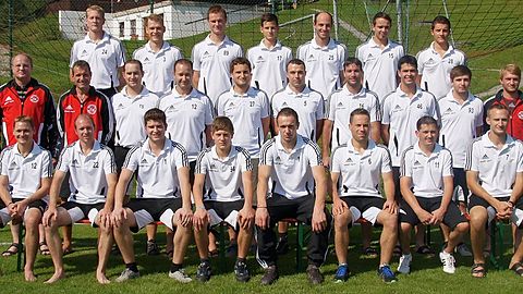 Obere Reihe von links: Kurzböck Roland, Veicht Rainer, Altendorfer Thomas, Schlager Michael, Oberneder Michael, Oberneder Alexander, Kleemann Alexander
Mittlere Reihe von links:  Starkl Erich, Einfalt Emil, Vorstand Stöbich Tobias, Schlager Horst, Gastinger Florian, Schachner Christoph, Windpassinger Manuel, Stöbich Alexander, Fesl Fabian, Steininger Klaus
Vordere Reihe von links: Luka Franz, Betreuer Schauberger Bernd, Sterl Matthias, Kurzböck Holger, Wirringer Michael, Altendorfer Alexander, Sexlinger Manuel, Schauer Stefan
Es fehlen: Windpassinger Stefan, Stadler Johannes, Altendorfer Florian, Stoiber Thomas, Kurzböck Rainer, Wipplinger Stefan, Krinninger Hannes, Kornexl Andreas, Sterl Thomas