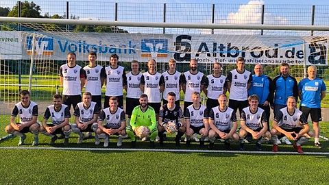 Hintere Reihe: Florian Hümmler, Luca Peetz, Lukas Kropp, Jan Friedhoff, Leonard Schmitte, Mathis Altbrodt, Robin Stellpflug, Benedikt Reinscheid, Lukas Hümmler, Trainer- Jürgen Winkel, Betreuer- Michael Plett, Co-Trainer- Mathias Müller
Vordere Reihe: Kevin Wiegelmann, Jonas Kämper, Justus Sapp, Mathis Lüttecke, Patrick Zienav, Torben Dicke, Leonard Heinemann, Joël Kropp, Jan Keggenhoff, Hendrik Flaßhar