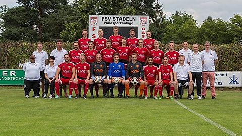 Obere Reihe
Dennis Laschet, Artur Lidtke, Marcel Poetsch, Heiko Pfeiffer, Sven Riese

Mittlere Reihe
Betreuer Florian Fabi, 2. Spielleiter Michael Paul, Tobias Wölfel, Matthias Ferstl, Tim Reischl, Simon Forster, Sven Reischl, Tobias Lennert, Gerhard Strobel, Sportvorstand Armin Azadan, Trainer Matthias Surmann, 1. Vorstand Herrmann Lang

Untere Reihe
Scout Robbi Frank, Physiotherapeutin Tina Breitenherdt, Tobias Weber, Kevin Kraus, Max Erk, Andre Merrick, Stefan Krieger, Thilo Abudo, Tom Reichel, Spielleiter Bernd Mielack

nicht auf dem Bild
Markus Bauer, Florian Gräf, Oliver Grassler, Bastian Perlitz, Sebastian Spahn, TW-Trainer Norbert Dietsch