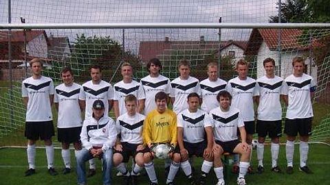 h.R. v.l. Tobias Riedle, Michael Joschko, Robin Hurt, Matthias Przybilla, Jonny Hafner, Andreas Zemann, Hermann Glaubacker, Ludwig Schmidbauer, Tim Gruber, Kapitän Sebastian Baumruck

v.R.v.l. Trainer Franz Finger, Hendrik Sauer, Maximilian Zeidler, Denis Erdmann, Tobias Grieb

Es fehlen: Thomas Seidl, Peter Euler, Lienhart Huber