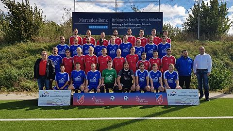 4.Reihe von links: Christoph Fehrenbach, Markus Rinklin, Timo Danzeisen, Hakan albayrak, Kristzian Nagy, Domenik Lehmann, Jano Hiss, Lukas Rinklin

3.Reihe von links: Norman Mc Nelly, Stefan Scorsolini, Taha Ardahanli, Ibrahim Konne, Sandro Hiss, Markus Wiedemann, Stefan Hirschausen, Luca Thober, Sportl.Leiter Thorsten Krausse

2.Reihe von links: 1. vorstand und Trikotsponsor Karl Heinz Rinklin, Matthias Porath, Marco Richter, Jochen Walz, Nico Berger, Alexander Textor, Philipp Hassler, Nico el Ghaoui, Enjo Maghaleas, Marvin Reitzel, Andreas Zapf, Trainer Roberto Palermo, Trikotsponsor Dirk Ziser 

1.Reihe von links: Tugay Coban, Marc Rueb, Benjamin Binkert, Benjamin Köhl, Michael Hagin, Tobias Schill, Lukas Bury, Martin Boos

Es fehlen: Manuel Krug, Sandor Dosa, Sandor Tanko, Markus Porath, Lars Reddig,
