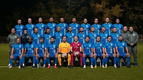 Obere Reihe v.l.n.r.: S. Rinke, T. Ehm, T. Rigert, S. van-Loosen, A. Gerhardt, P. Trinko, J. Antelo-Jimenez, D. Blum, N. Katterle, M. Guske
Mittlere Reihe v.l.n.r.: S. Schierenberg, S. Baumunk, R. Guske, E. Bahceci, P. Schulz, D. Hansch, M. Weglinski, N. Wobst, T. Binting, R. Kuhn, P. Wittig, A. Savvidis
Untere Reihe v.l.n.r.: T. Lubusch, J. Kote Lopez, S. Gigold, M. Lorenz, O. Marx, L. Hesse, A. Seelisch, D. Koschnik, M. Handrick, T. Rabe
Es fehlen: P. Dißelmann, M. Komischke, S. Trautmann, N. Hanke