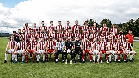 Hinten v.l.: Simon Speiser, Adrian Henke, Felix Walter, Moritz Walter, Daniel Weber, Julian Zint, Alexander Mayer, Christian Heidl, Thomas Herz, Philipp Ruschek
Mitte: Selim Cicek Bader (Trainer), Armin Mayer (Abteilungsleiter), Tunahan Tosun, Christoph Herz, Mehmet Turgay, Luca Vogler, Niklas Sauter, Maximilian Mayer, Patrick Mang, Kaan Goldschmidt, Tim Braunmiller, Ingo Speiser, Nico Zint, Marcel Marz (Spielertrainer), Ralf Walter (Abteilungsleiter)
Vorne: IOliver Szata, Marcell Szata, Maximilian Maier, Ingo Huber, Tobias Ruschek, Benjamin Rugel (TW/TW-Trainer), Stefan Glaser, Florian Natter, Alexander Seidel, Andras Rado, Noah Kreusel, Martin Miller, Maximilian Sonntag, Jonas Lukasch