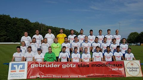 hinten von links: Peter Bauer (Vorstand - Marketing) Klaus Conrad (Vorstand Sport), Ralph Gerlich (Medienbeauftragter), Tobias Weihs, Tristan Schmid, Julian Hippacher, Julian Geiger, Christian Ettinger, Ramon Schmitt, Tobias Riedner (spielender Co-Trainer) 

mittlere Reihe von links: Lissi Bauer (Betreuerin), Thomas Kaiser (Trainer), Berthold Habermann (TW-Trainer), Dominik Daxhammer, Matthias Grünewald, Simon Borgmann, Lukas Moser, Jeffrey Karl, Yanik Unger, Ferdinand Hansel, Stanislav Romanyuk

vordere Reihe von links: Michael Naegler, Pascal Günnel (beide Physiotherapeut), Rudi Hußlein (Sportbeauftragter), Nikolas Riegler, David Bergmann, Domnik Römer, Marvin Voll, Rene Riebe, Alexander Priesnitz, Manuel Priesnitz, Tim Popp

es fehlen: Konrad Harant (1. Vorstand), Sebastian Genheimer (Spielleiter), Pascal Bloemer, Christoph Schiebel, Issam Ouali