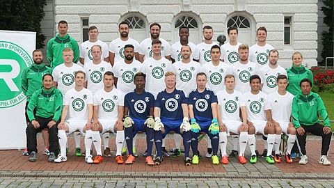 hinten v.l.: Trainer Usadel, Bock, L. Celik, F. Celik, Aboagye, Grell, Schöning, M. Müller
mitte v.l.: Co-Trainer Fischoeder, Wiechmann, Homrich, Witt, Wiechel, Dollnick, Shaban, A. Müller, Schneider, Physio Lisa
unten v.l.: TT Lischka, K. Fischoeder, Herzig, Orinda, Wiechert, Junghans, Stols, de Oliviera, Hazel, Betreuer Antonio  Foto: Mahnkopf